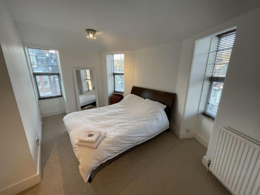 Spacious Two Bedroom Flat In Prestigious Highgate. London Exterior photo