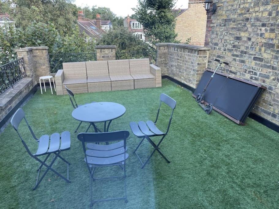 Spacious Two Bedroom Flat In Prestigious Highgate. London Exterior photo